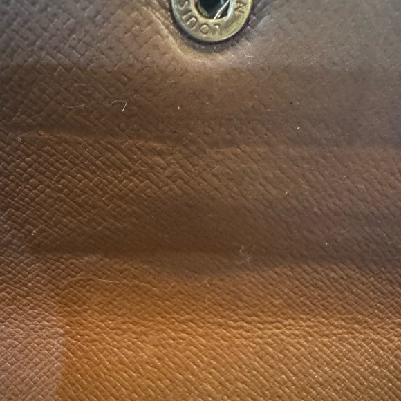 Louis Vuitton
Vintage 1996 Sarah Wallet monogram, snap closure pre-loved - Picture 9 of 16